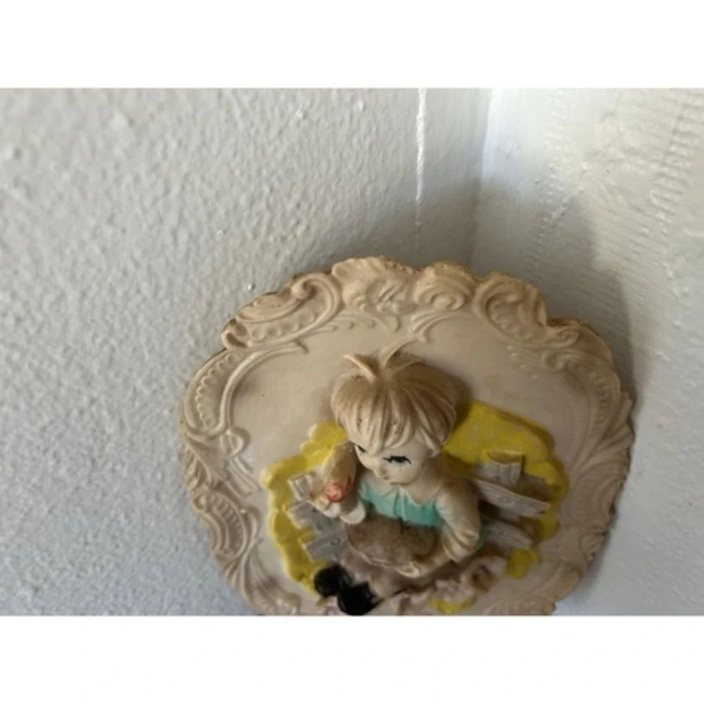 Vintage Oval‎ Molded 3D Wall Hanging Decor Plaque Hand Painted RARE Backside
